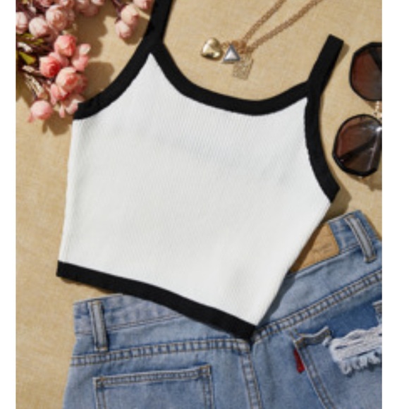 Bundle of crop tops - Picture 2 of 4